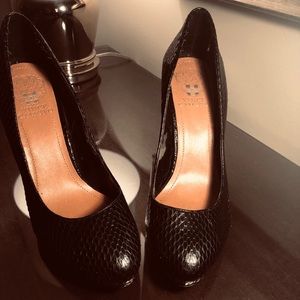 Snake skin black heels